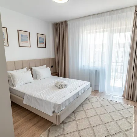Modern With Mountain View & Balcony By Blvd Apartment