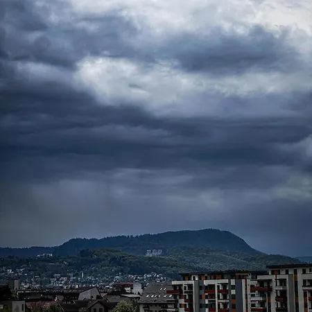 Modern With Mountain View & Balcony By Blvd