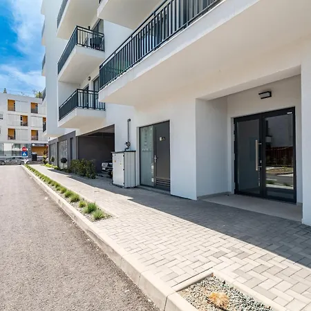 Modern With Mountain View & Balcony By Blvd Apartment *